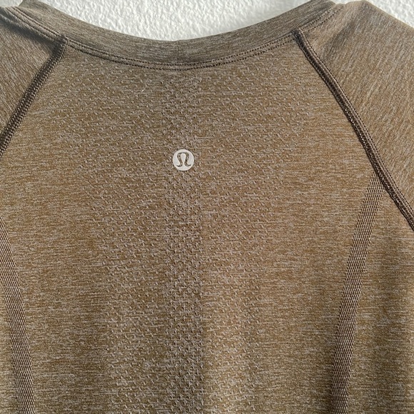 Lululemon Swiftly Tech Short Sleeve 2.0 Size 10 - Picture 6 of 7